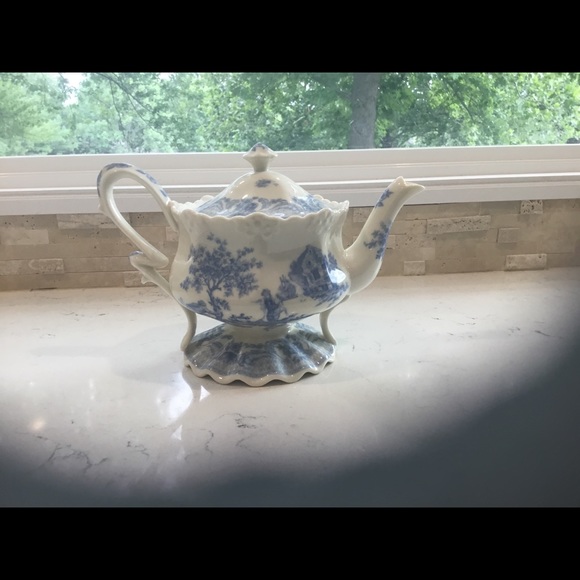 Burton Blue & White Tea Pot